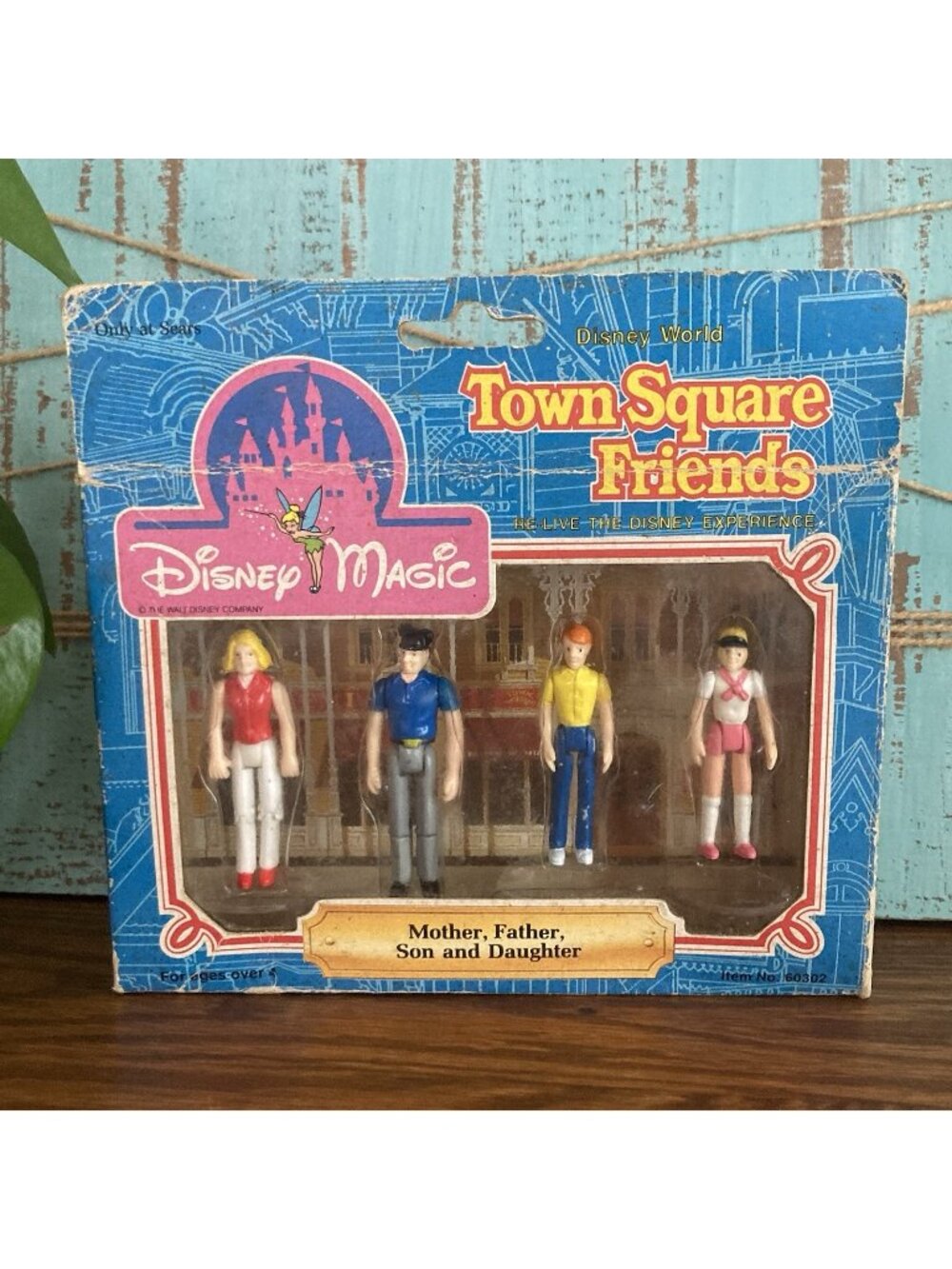 Vintage Disney Magic Town Square Friends Mother Father Son Daughter Figures NEW